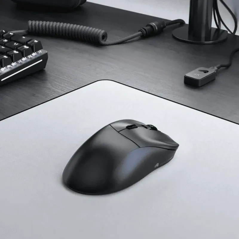 glorious-model-d-2-pro-4k-8k-wireless-gaming-mouse-1000px-v0007.webp