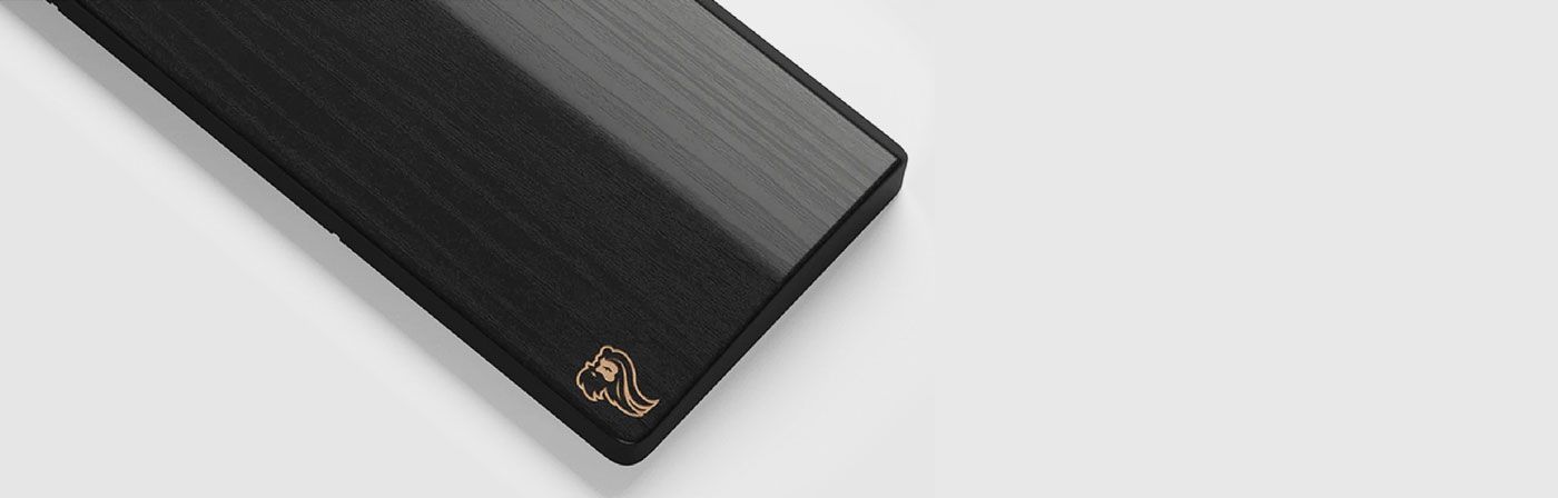 Smooth polished surface of the Onyx Glorious wooden wrist rest