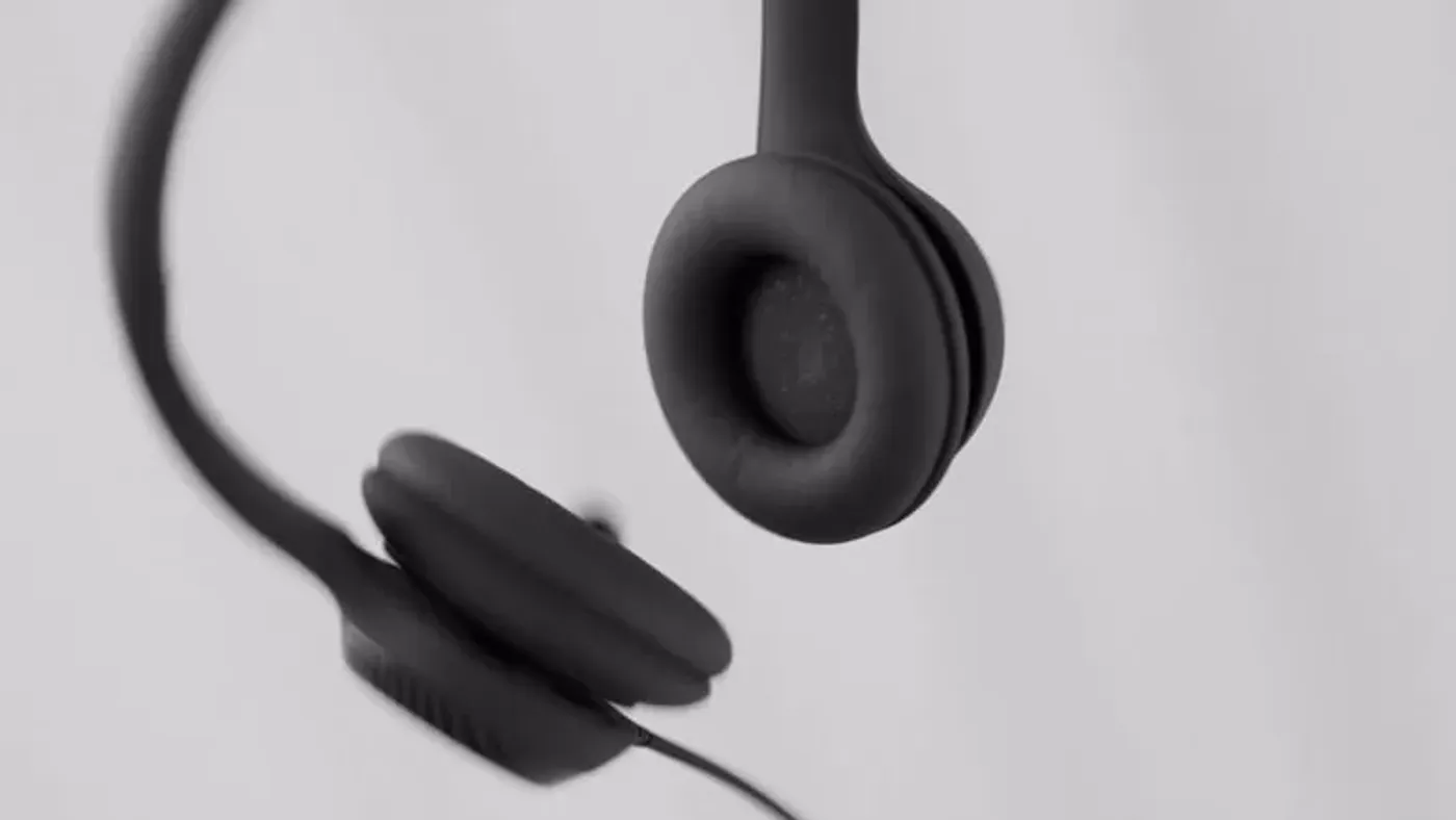 Detailed view of the fine-tuned 30 mm audio drivers for enhanced sound