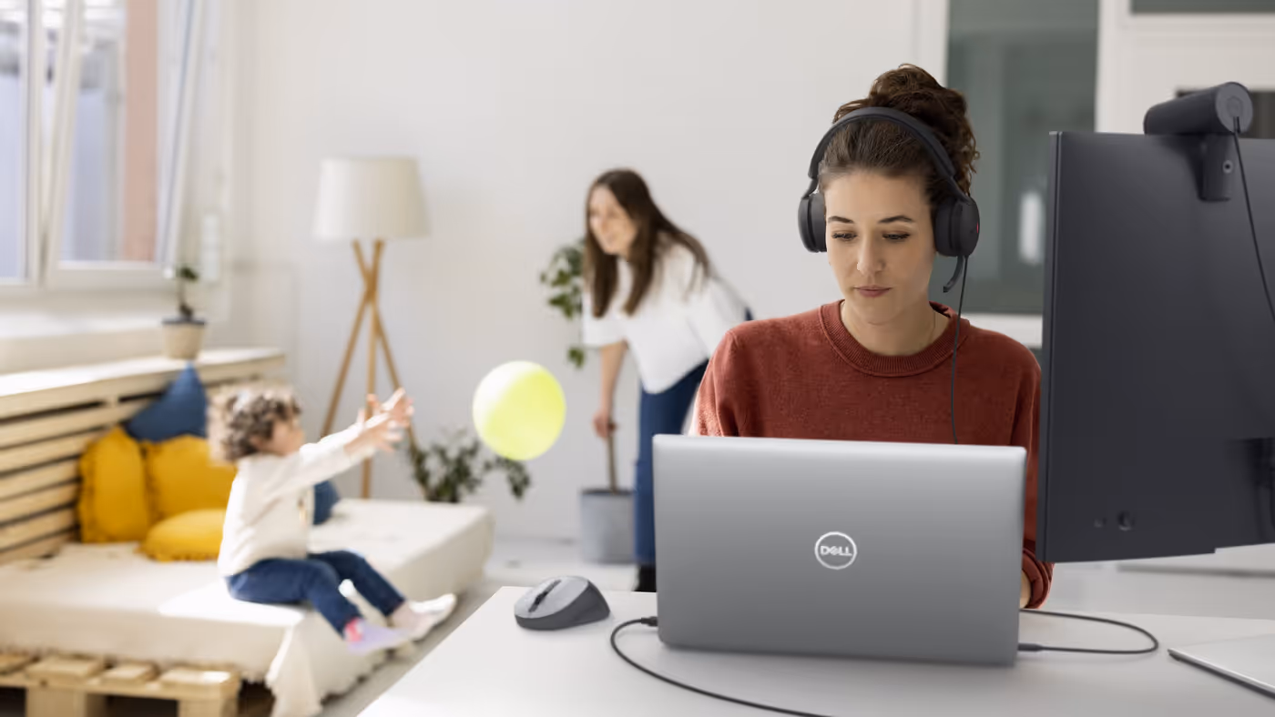 Headset connectivity demonstration with UC platforms and Microsoft Teams