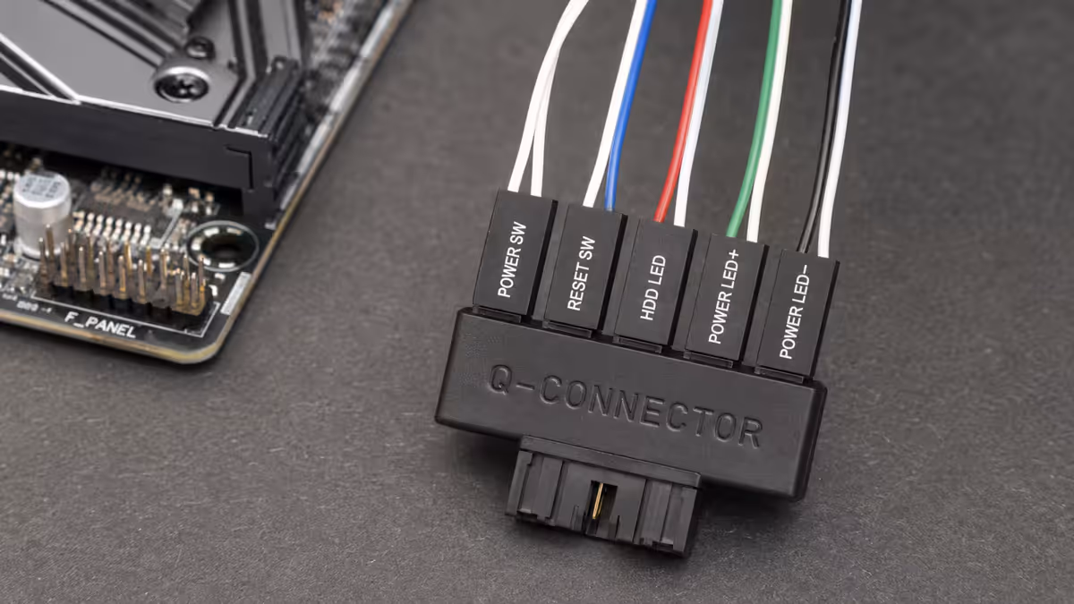 Q-Connector loaded with all five case cables