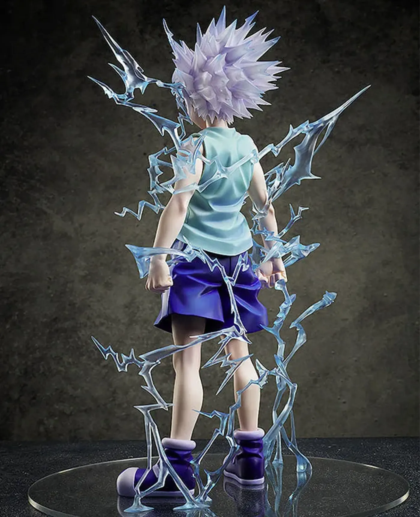 Close-up of the electric colouring on Killua Zoldyck's outfit