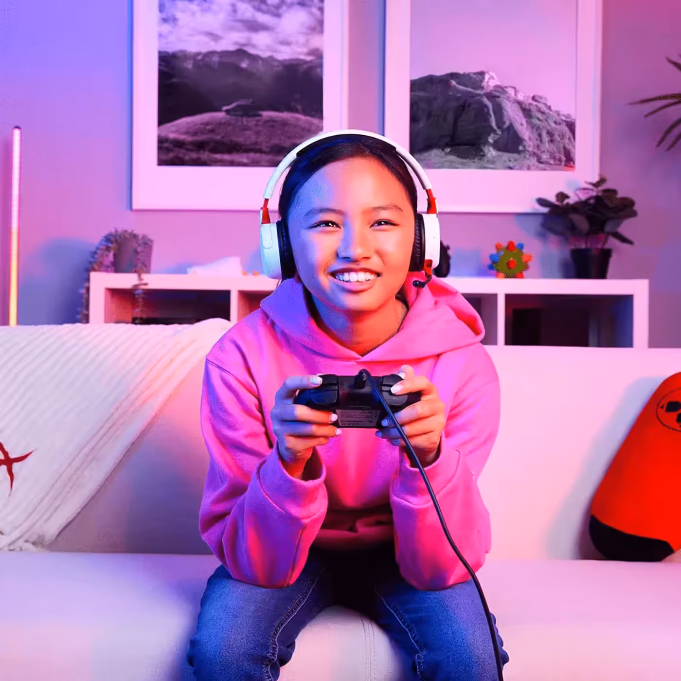 Young gamer wearing the HyperX Cloud Mini Wireless headset