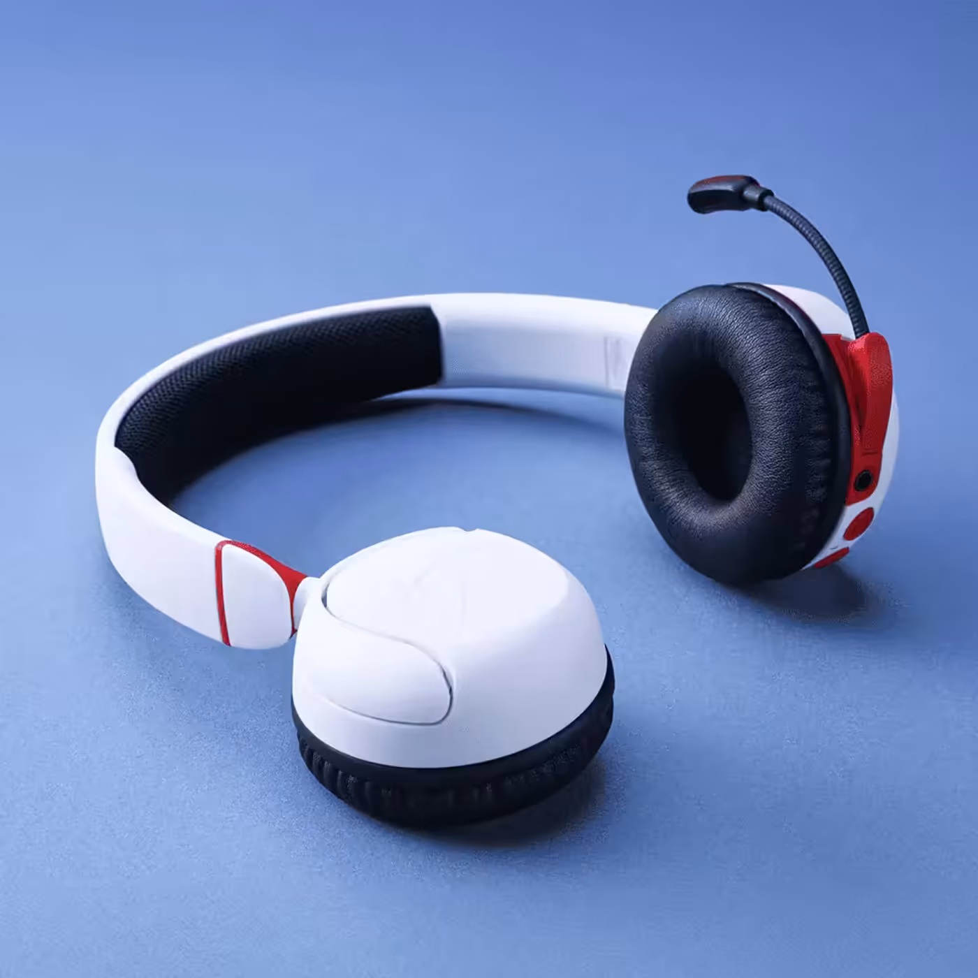 Rotating earcups on the HyperX Cloud Mini Wireless laid flat