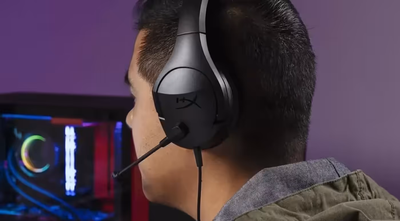 HyperX Cloud Stinger 2 gaming headset with lightweight design and audio controls