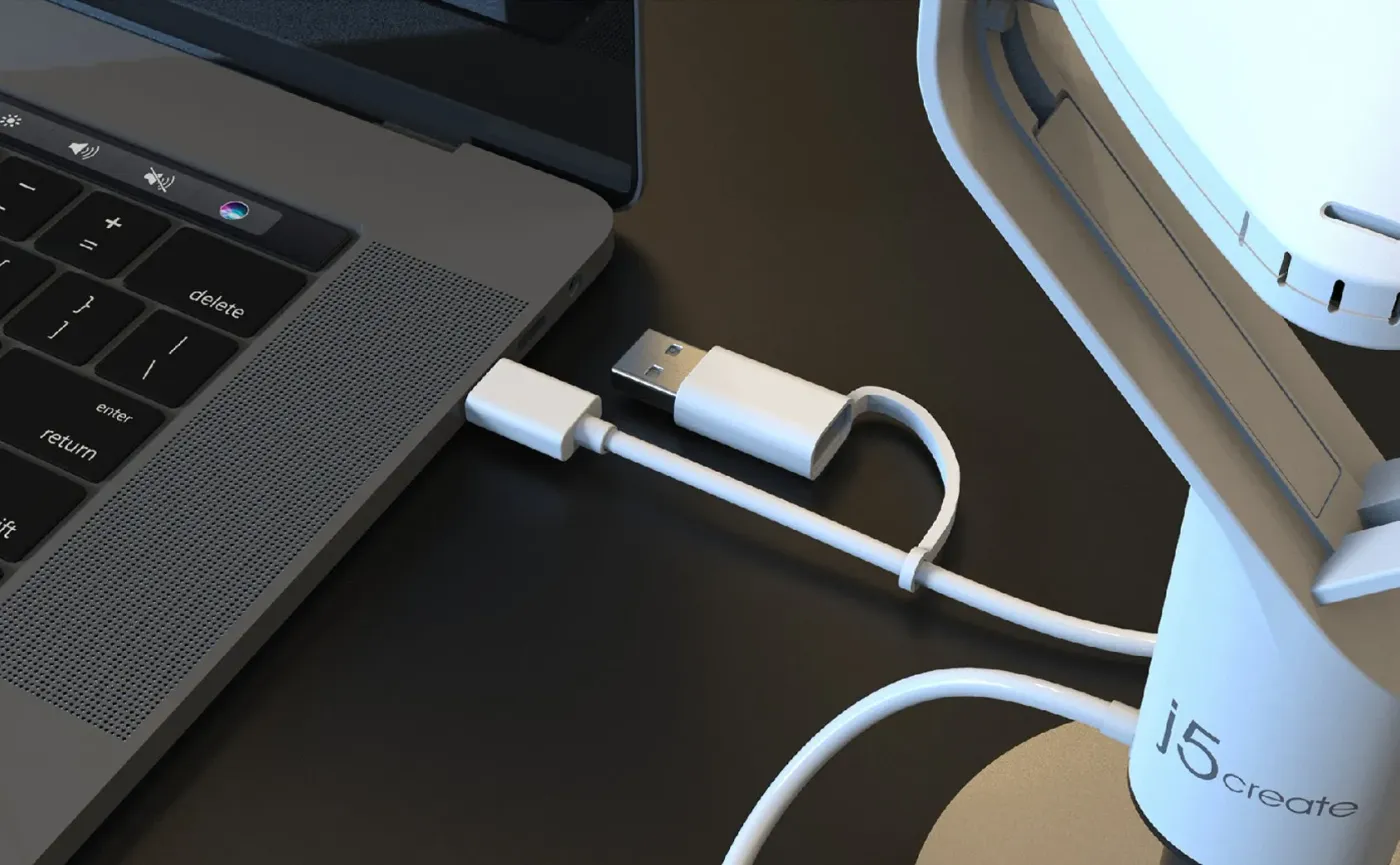 USB-C and USB-A interchangeable connector for easy plug-and-play setup