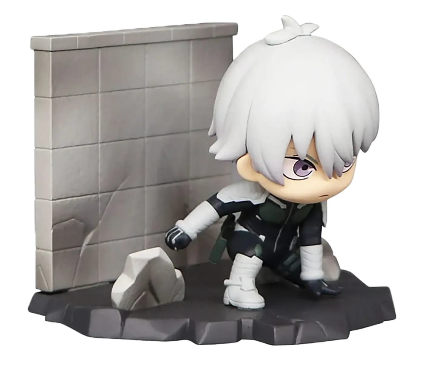 Side view of the Reno Ichikawa figure showing the crumbling wall base and dynamic pose