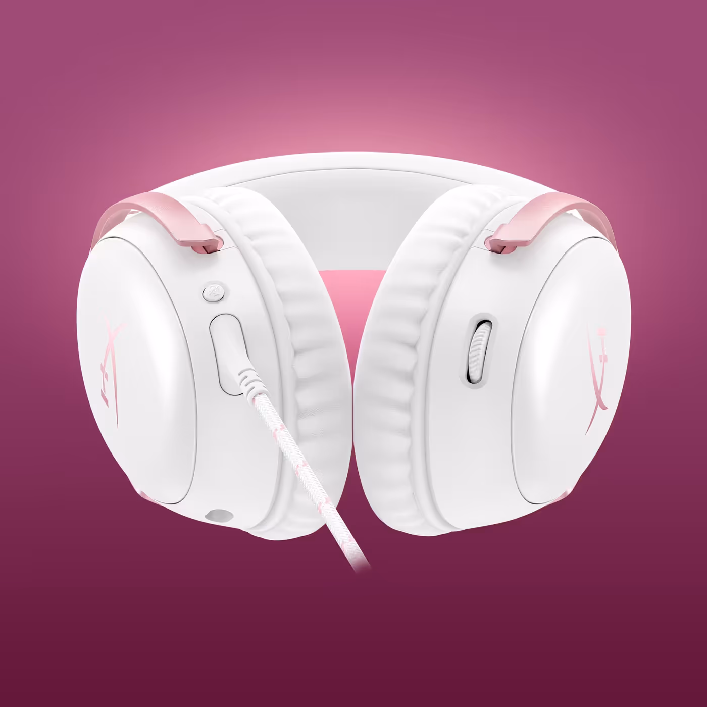 Convenient volume and mute controls located on the earcup