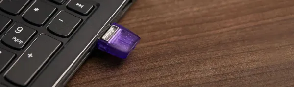 Both ends of the Kingston DataTraveler microDuo 3C showing the USB Type-C and USB Type-A connectors