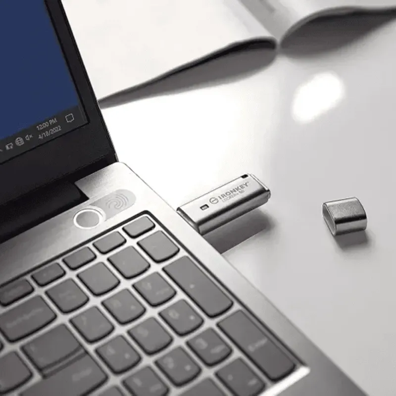 kingston-ironkey-locker-50-256gb-encrypted-usb-flash-drive-1000px-v0004.webp