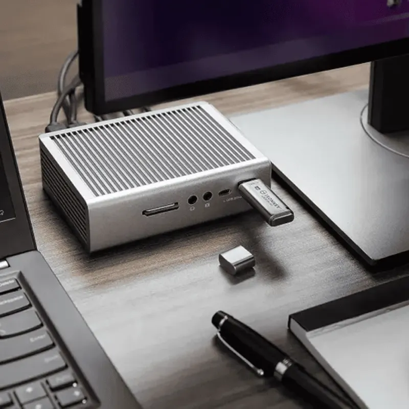 kingston-ironkey-locker-50-256gb-encrypted-usb-flash-drive-1000px-v0005.webp