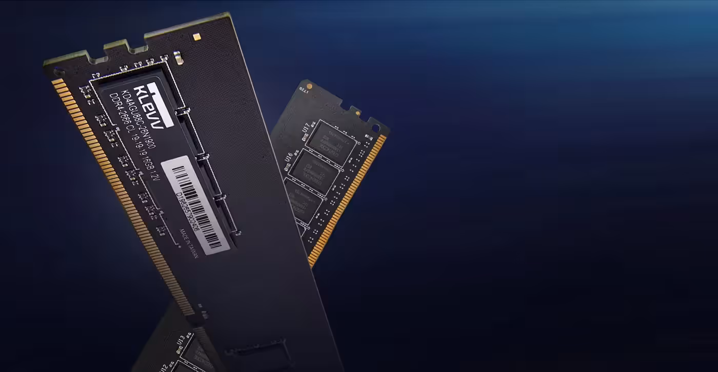 Close view of the SK Hynix chips on the KLEVV DDR4 module
