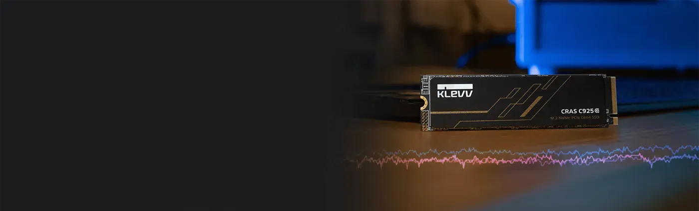 KLEVV CRAS C925G SSD shown maintaining stable performance under load