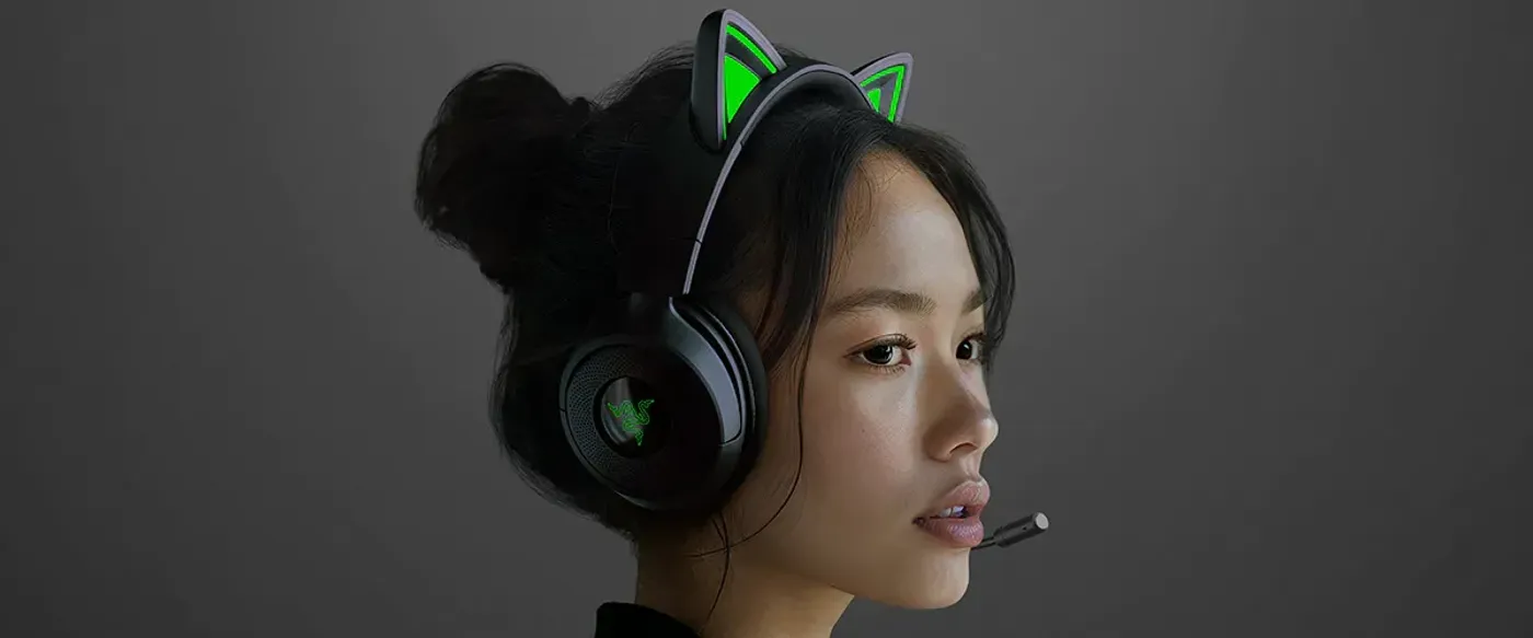 Comfortable lightweight headset design with cushioned earcups for all-day wear