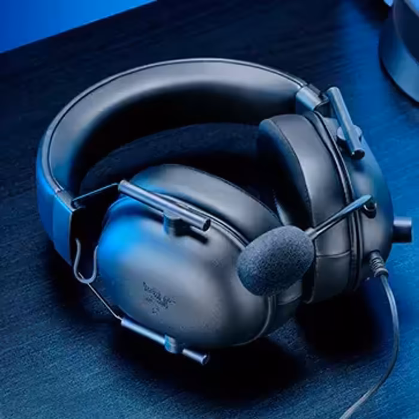 Lightweight gaming headset featuring plush memory foam ear cushions