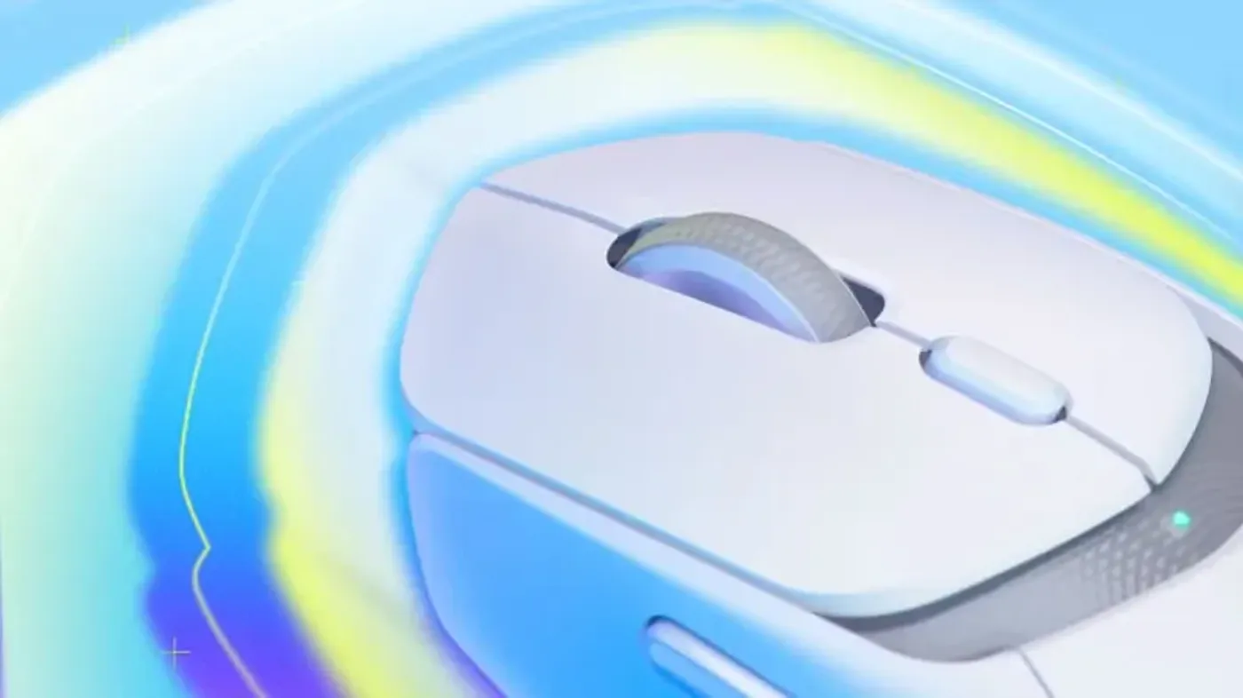 User demonstrating the Logitech G309 mouse