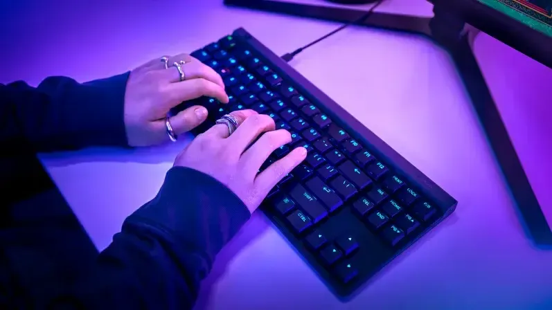 Ergonomic Design of Logitech G515 TKL Gaming Keyboard