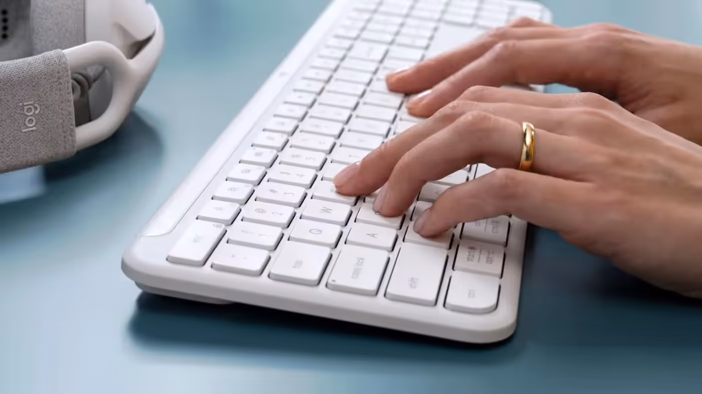 SilentTouch mouse technology showing quiet clicking performance