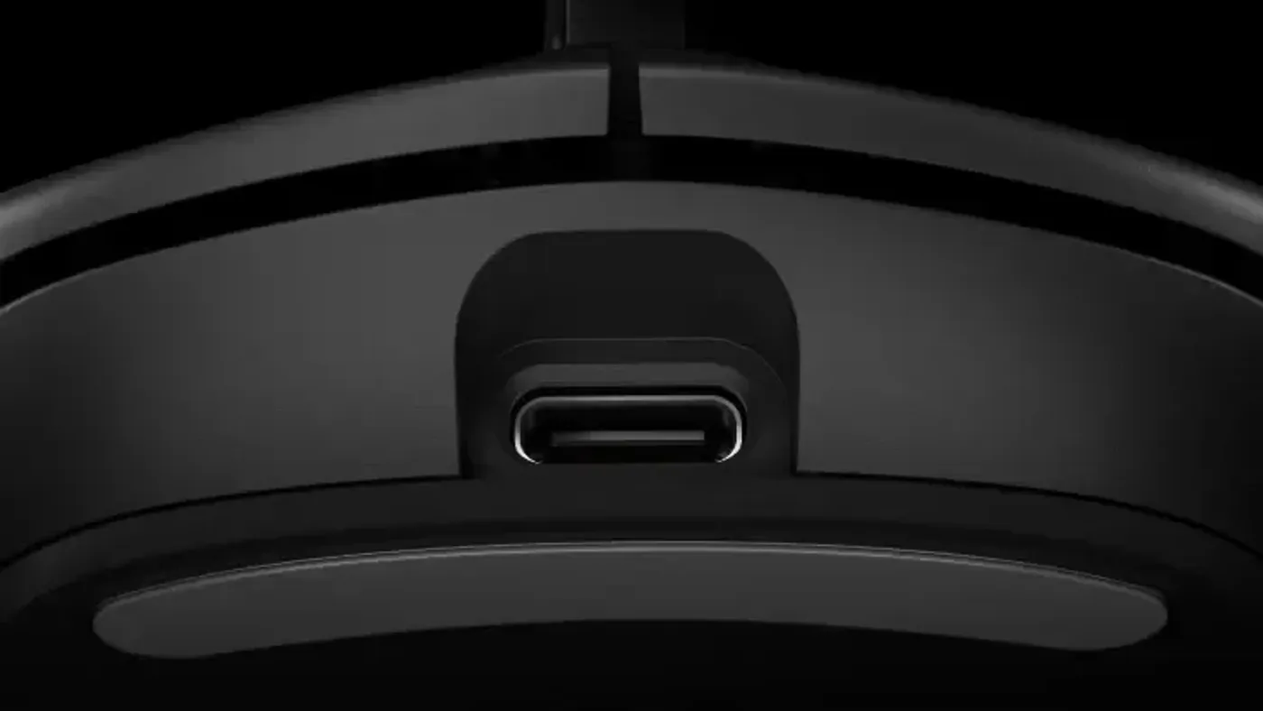 USB-C charging port on the Logitech G PRO 2 LIGHTSPEED wireless gaming mouse
