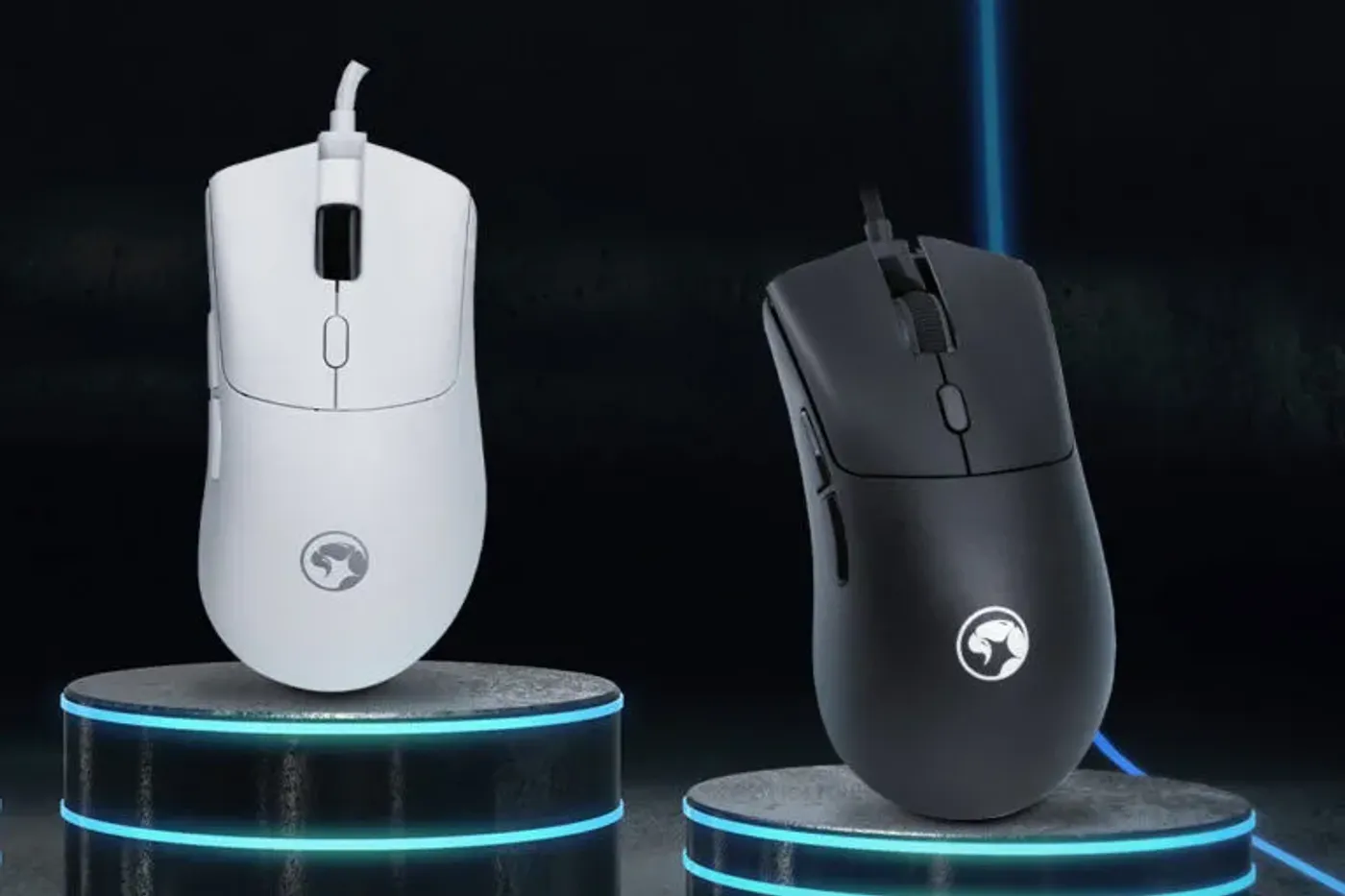 White MARVO G950 Niro 40 gaming mouse shown on a desk setup
