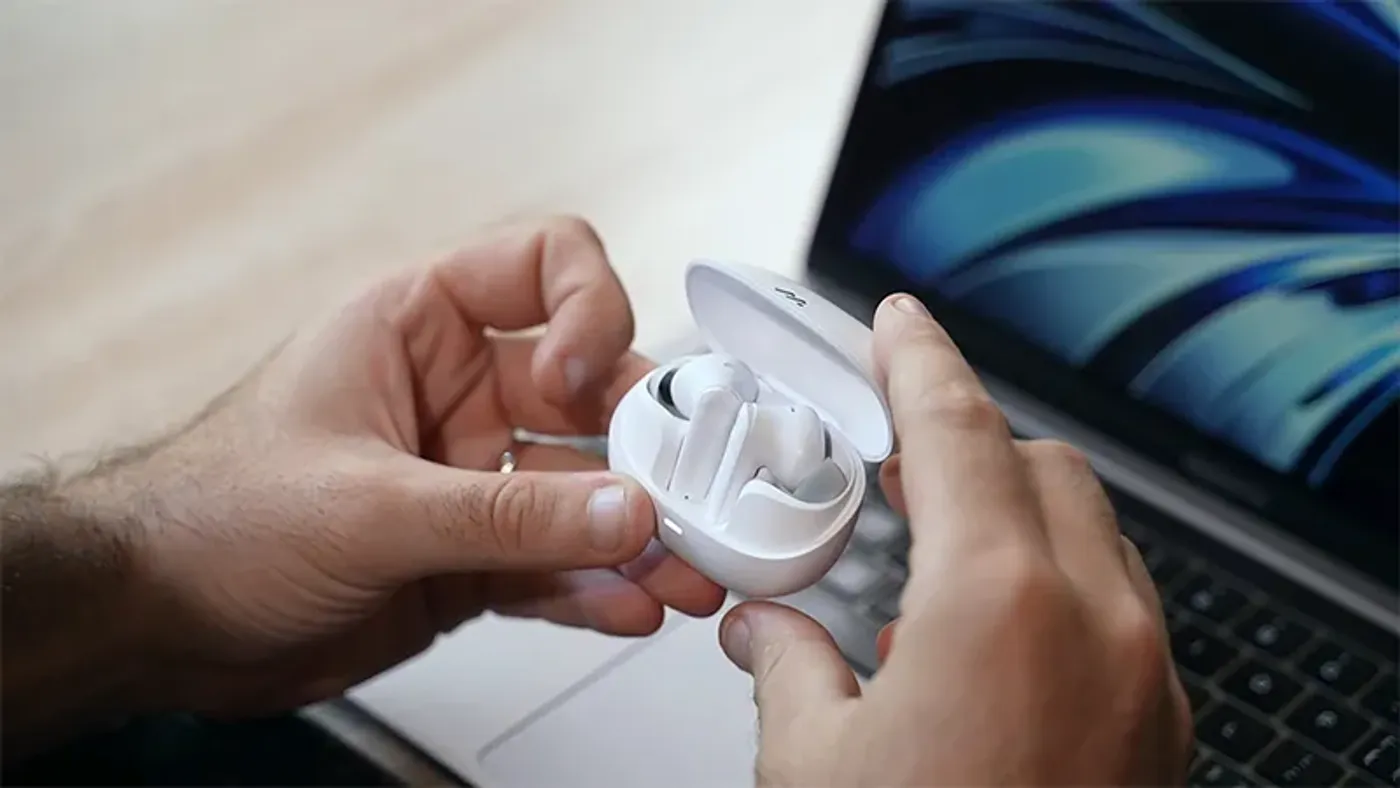 MARVO TS9389 earbuds seated in their portable charging case