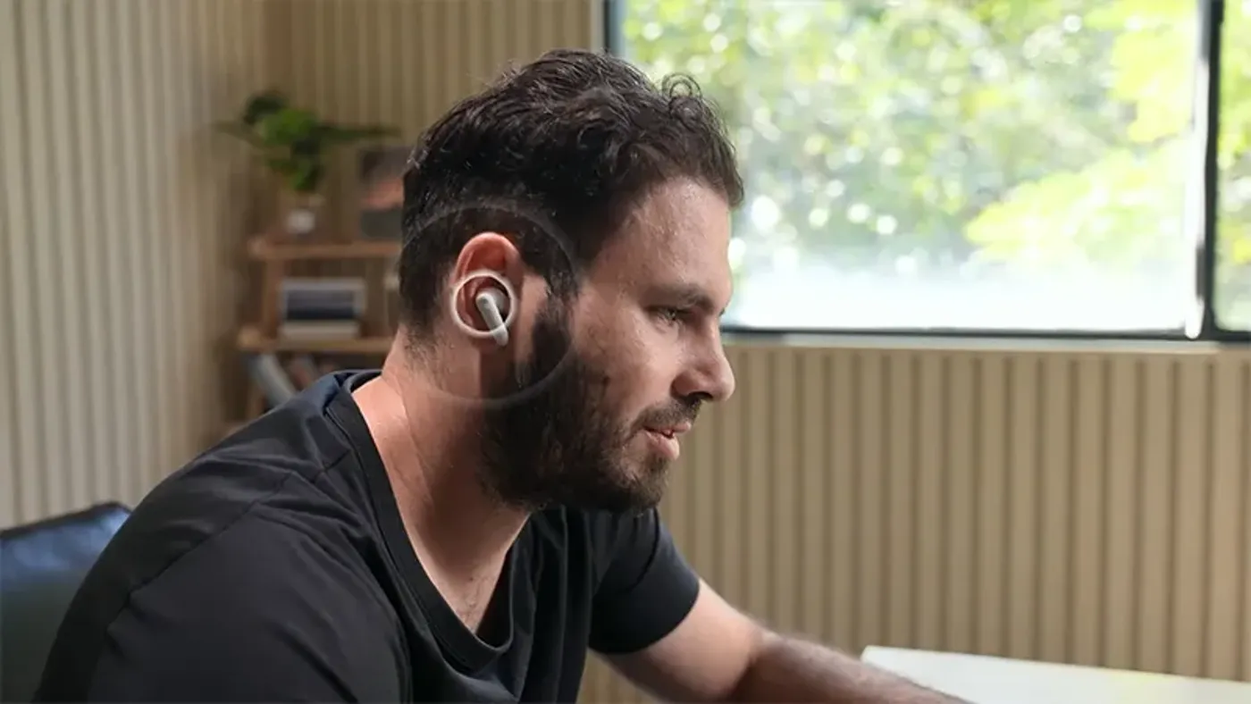 Close-up of the six-microphone array on the MARVO TS9389 earbuds