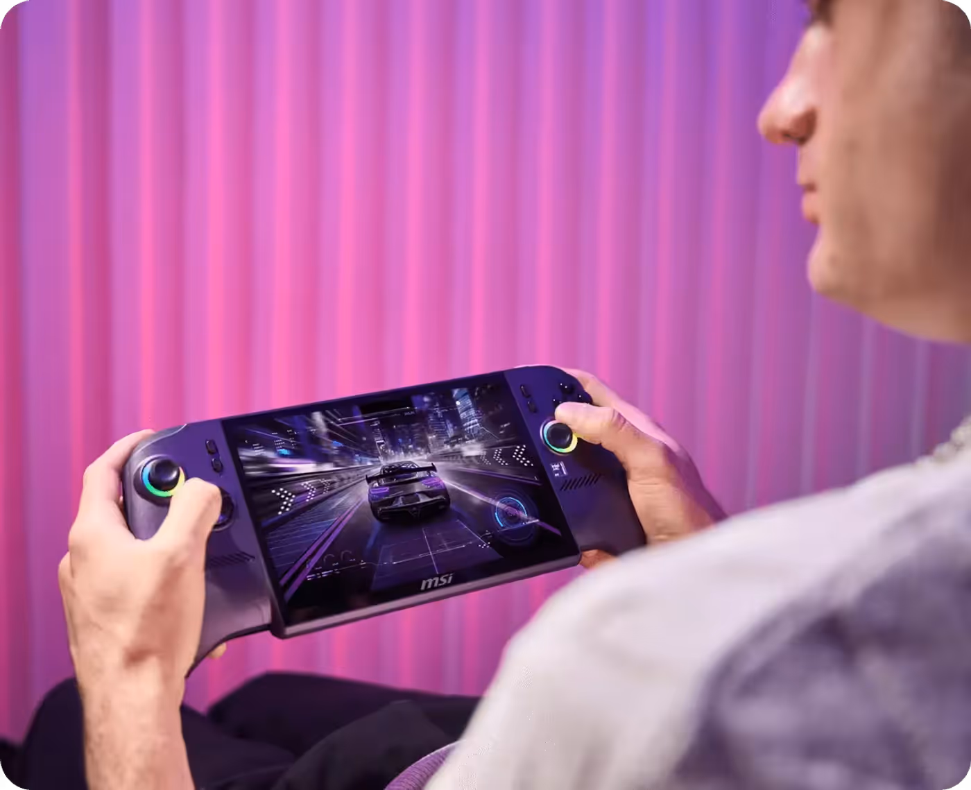 Hi-Res certified built-in stereo speakers delivering immersive sound