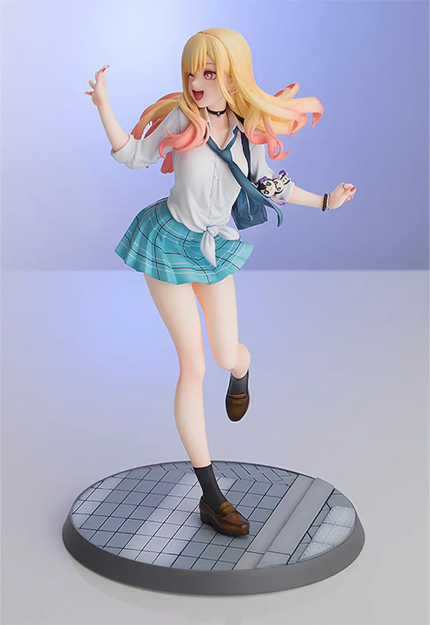 Marin Kitagawa 1/7 scale figure from My Dress-Up Darling turning her head mid-step