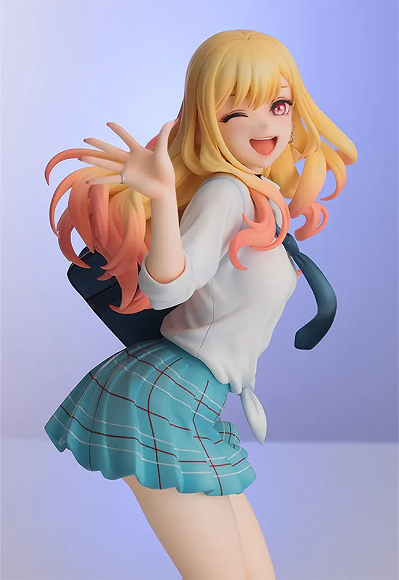 Vignette-style pavement base and fluttering skirt on the Marin Kitagawa figure
