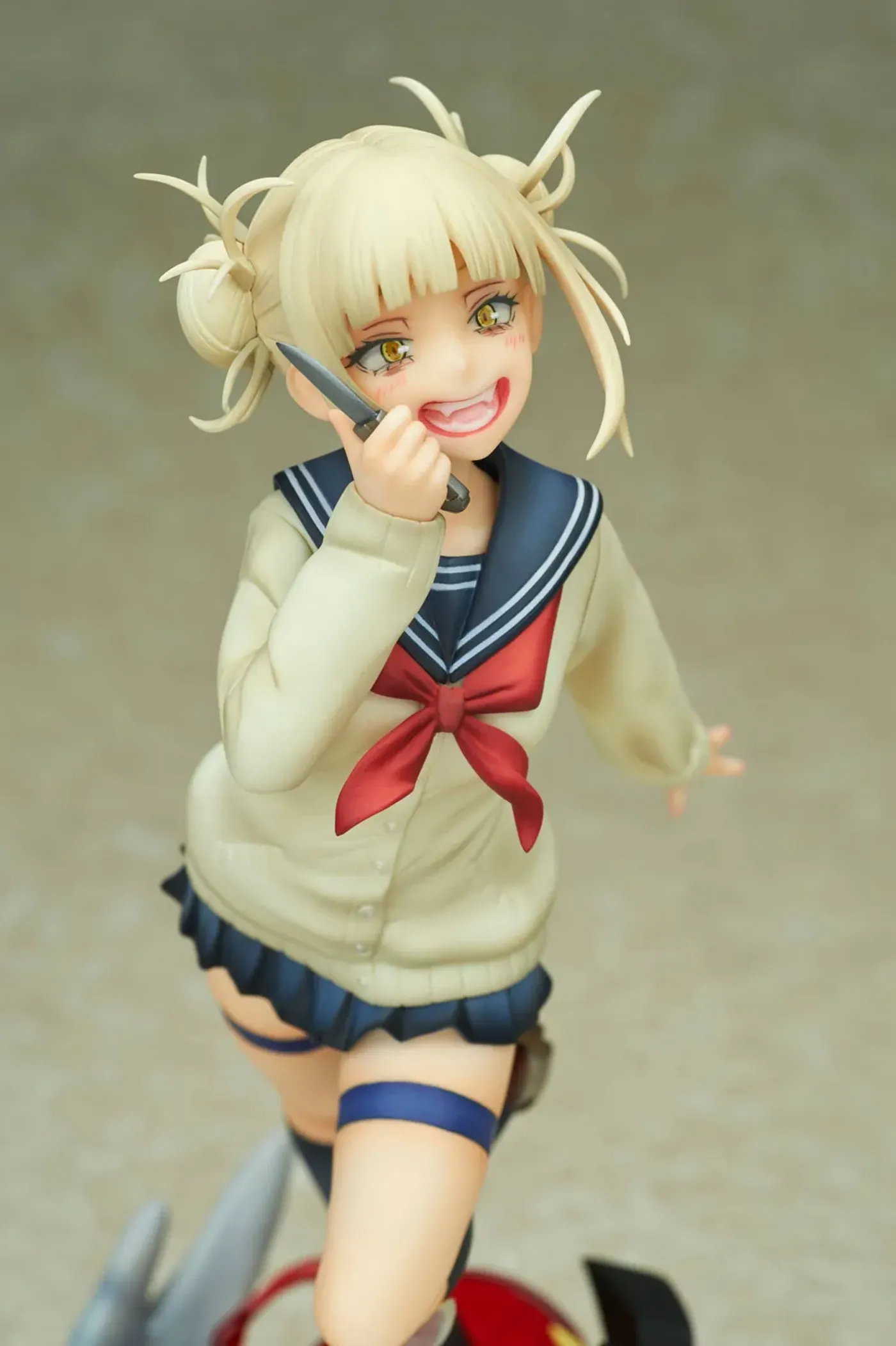 Himiko Toga 1/8 scale figure from My Hero Academia in an attack-ready pose