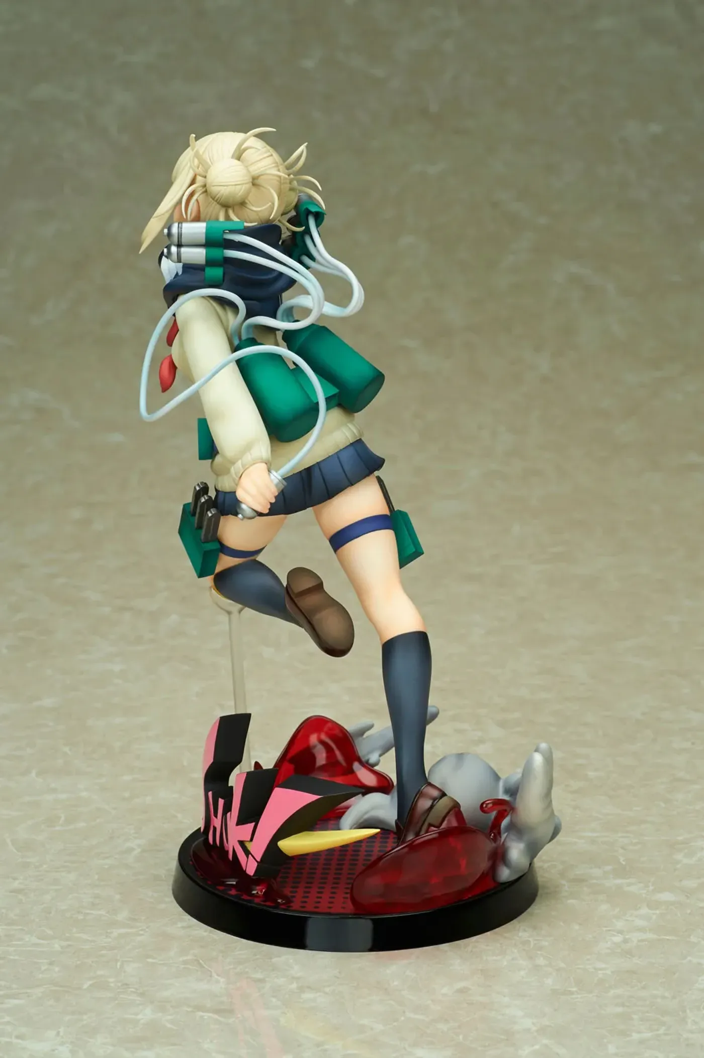 Himiko Toga figure holding her detachable combat knives