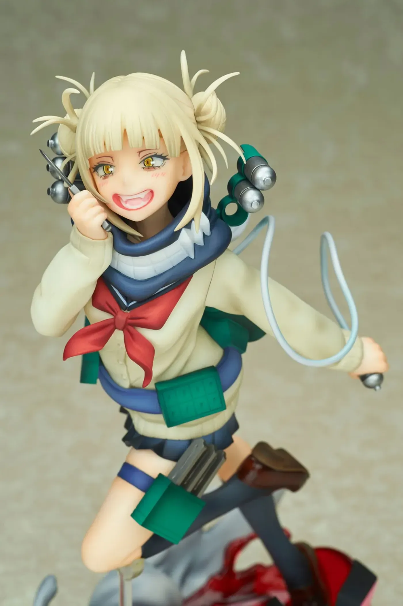 Full view of the Himiko Toga collectible figure at 1/8 scale
