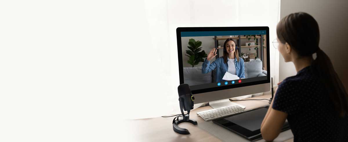 Neat Bumblebee II USB Gaming Microphone in action