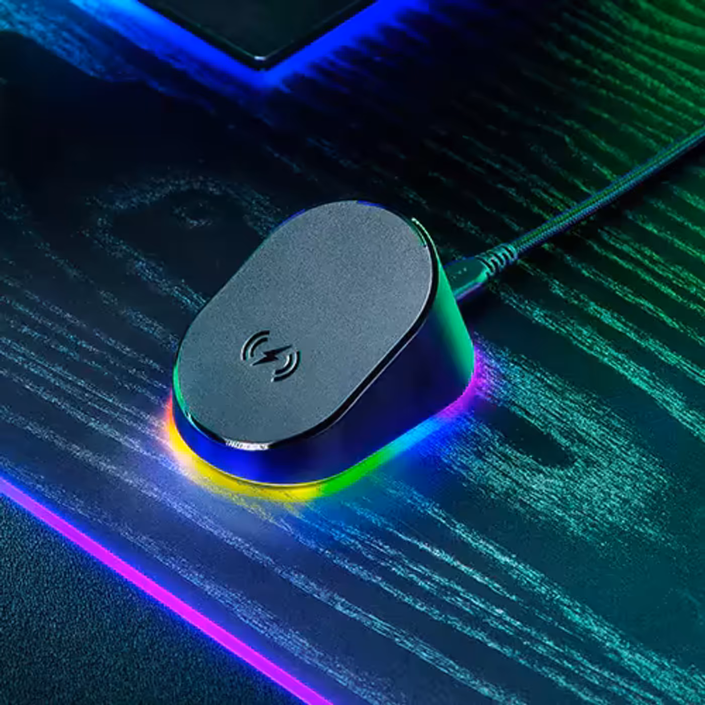 Razer Mouse Dock Pro with included wireless charging puck