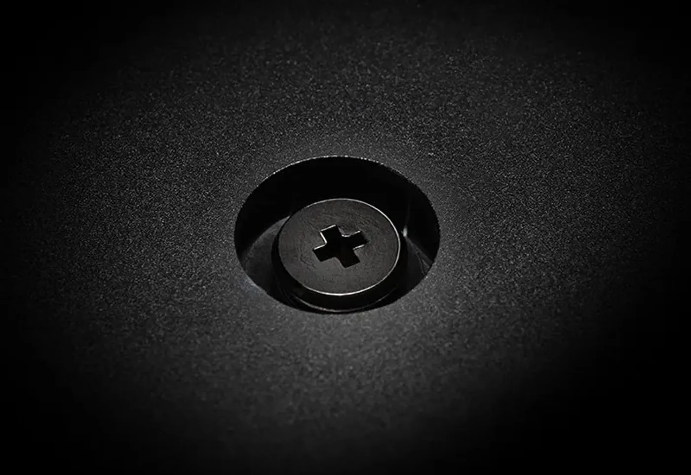 Precise screw torque assembly for safe mounting