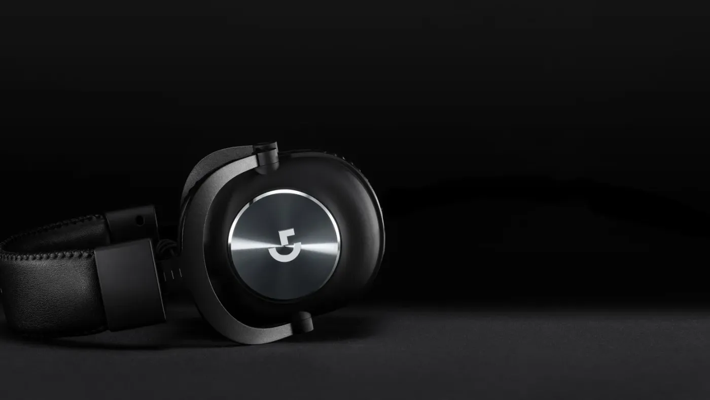 Headset displaying its durable steel and aluminum frame construction