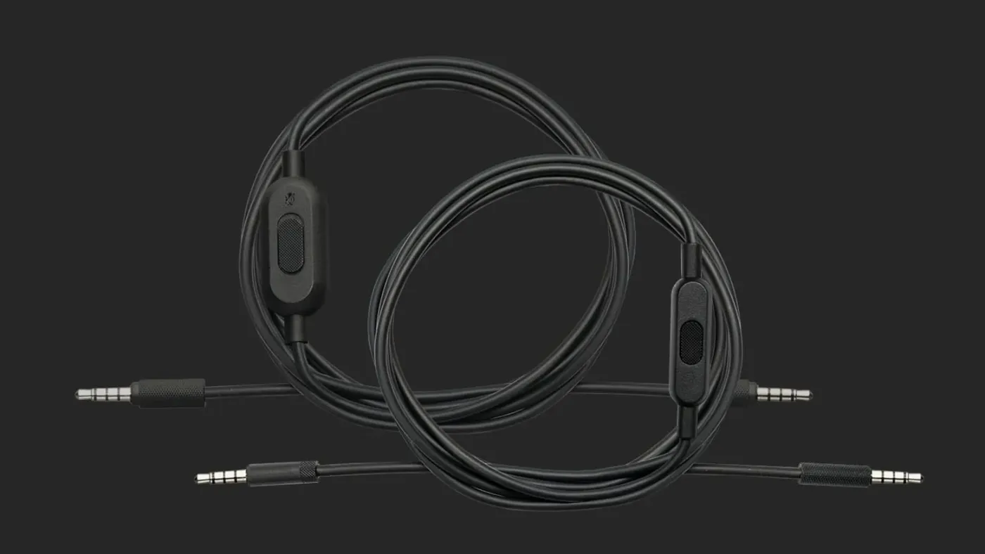 Included accessories including carrying bag and multiple connection cables
