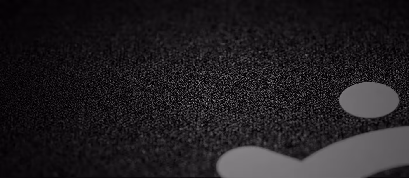 Close view of the finely woven cloth surface on the QcK Performance L Balance