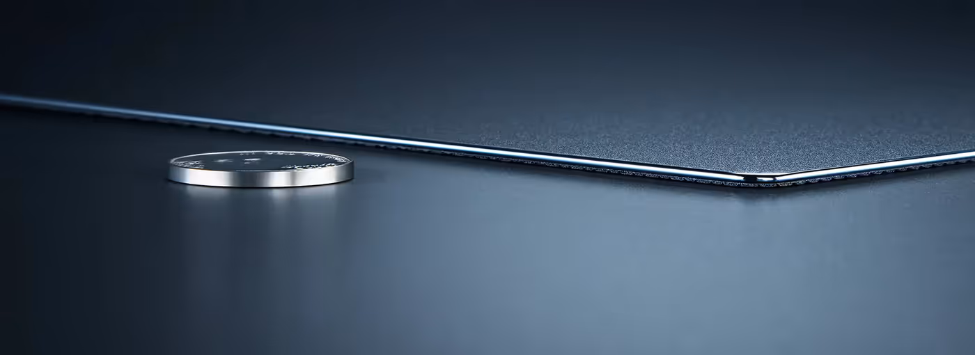 Razer Atlas Pro glass gaming mouse mat featuring an ultra-slim 1.9mm profile