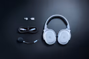 razer-barracuda-x-chroma-wireless-gaming-headset-white-1500px-tu3-0003.avif