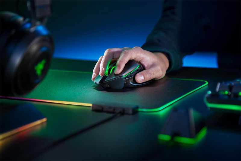 razer-basilisk-ultimate-wireless-gaming-mouse-1000px-v1-0001.jpg