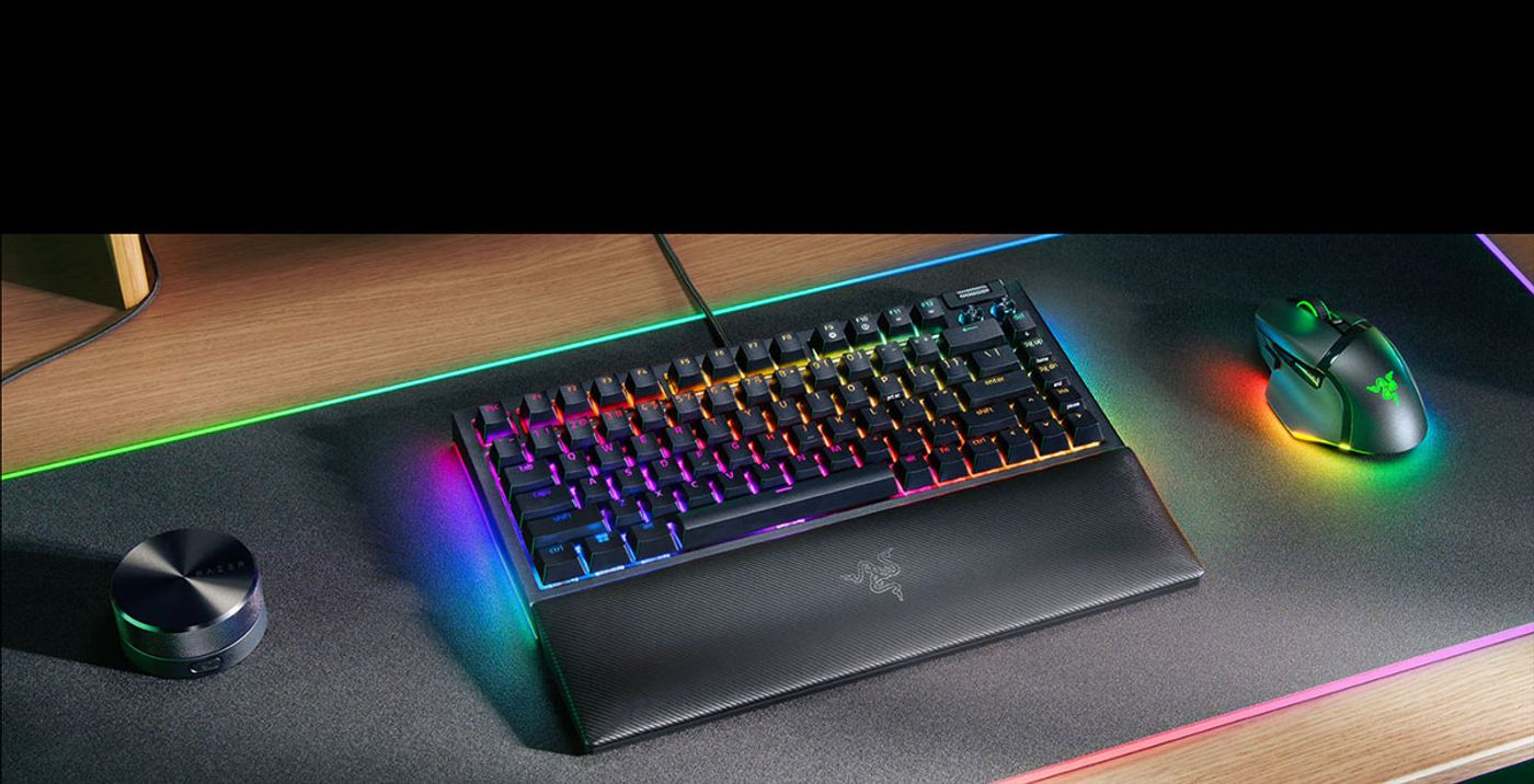 Compact aluminium top case of the Razer BlackWidow V4 75% keyboard