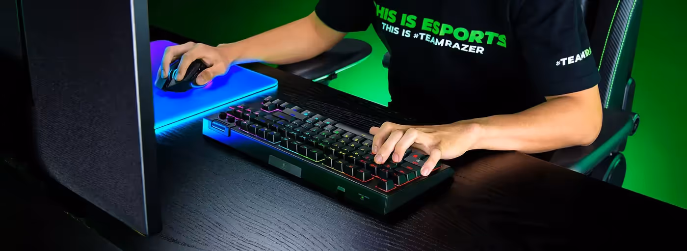 Wireless gaming keyboard highlighting the battery level indicator and power saving mode features