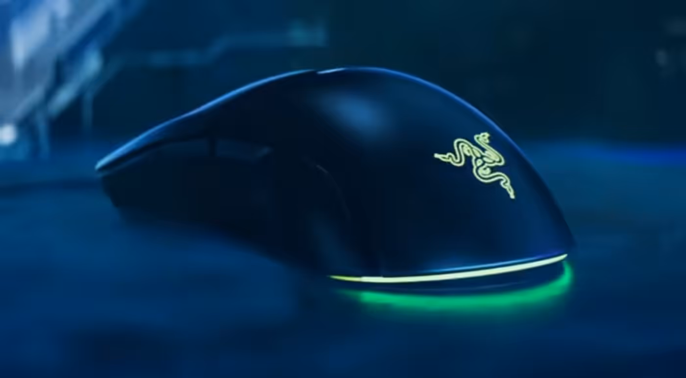 Demonstration of the lightweight 58g design of the Razer Cobra mouse