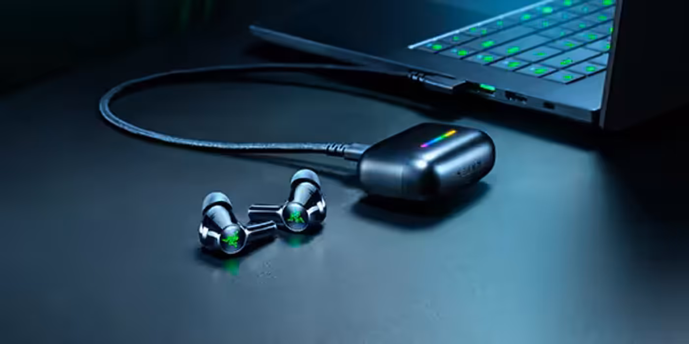 Razer Hammerhead V3 HyperSpeed charging case with dongle storage