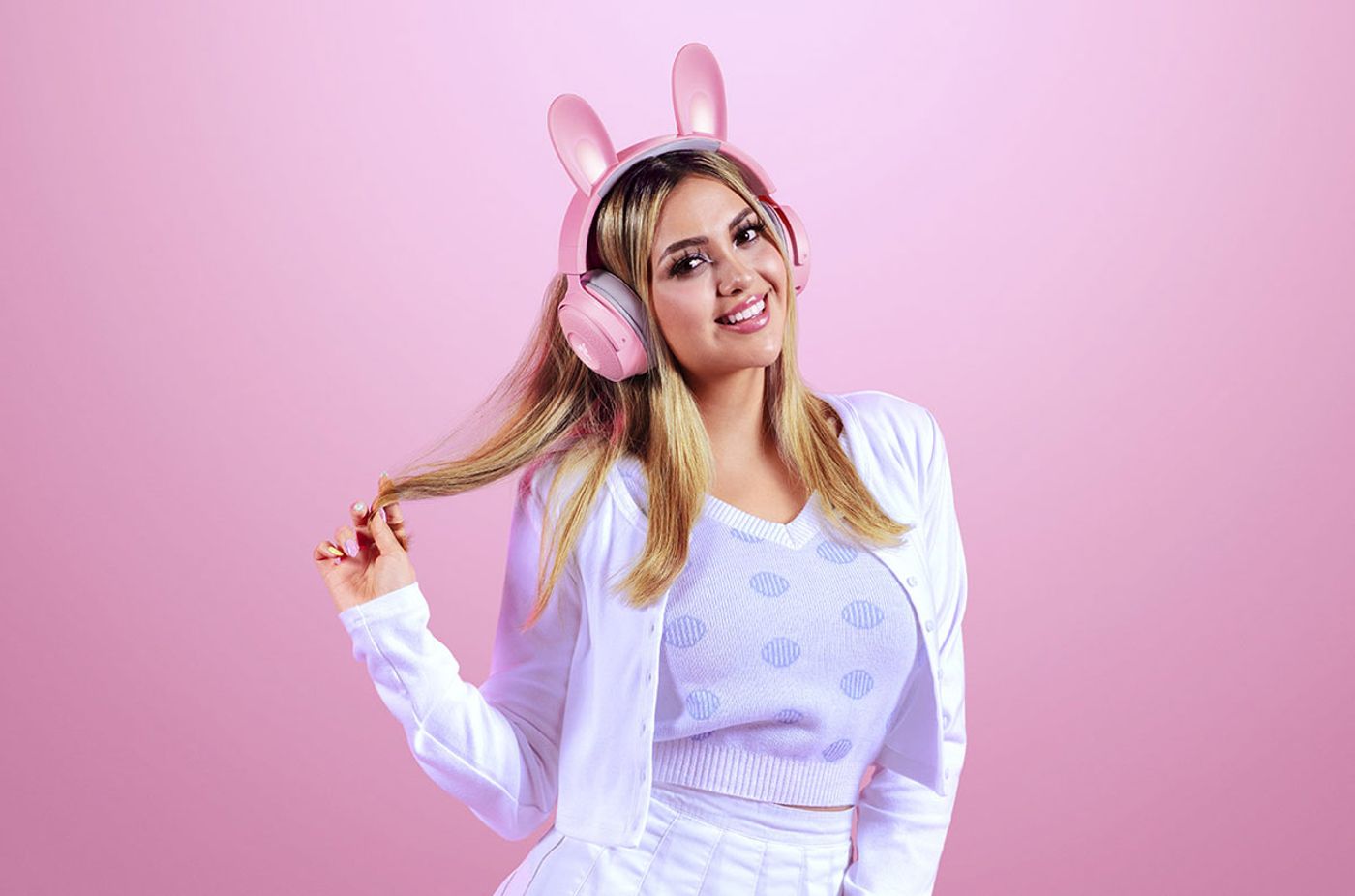 Razer Kraken Kitty V2 Pro with active RGB lighting in Cosplay Mode
