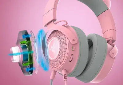 Detailed view of the Razer TriForce 40mm audio drivers