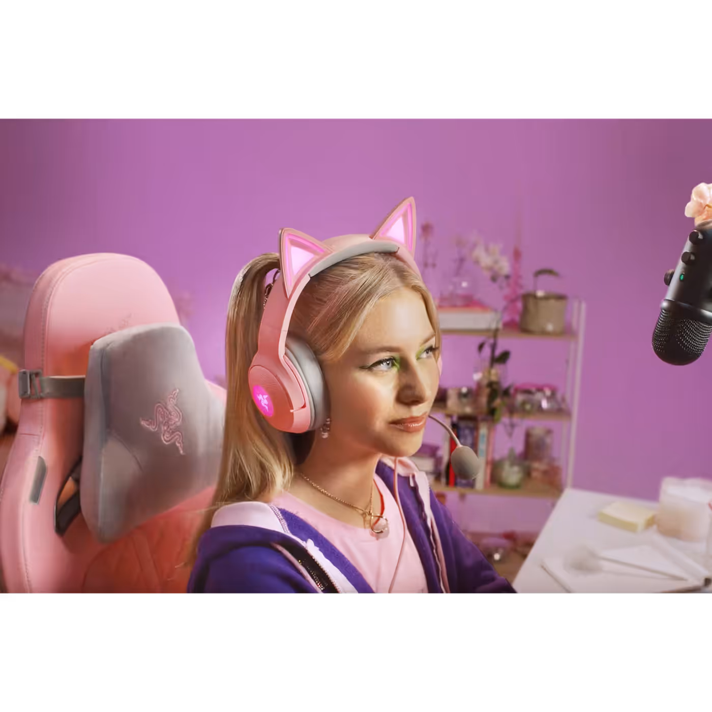 Streamer wearing the Razer Kraken Kitty V2 Quartz headset with its Kitty ears lit