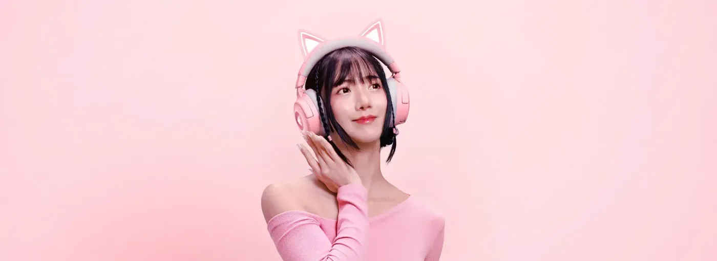 Razer Kraken Kitty V3 Pro headset supporting HyperSpeed Wireless, Bluetooth, and USB wired modes