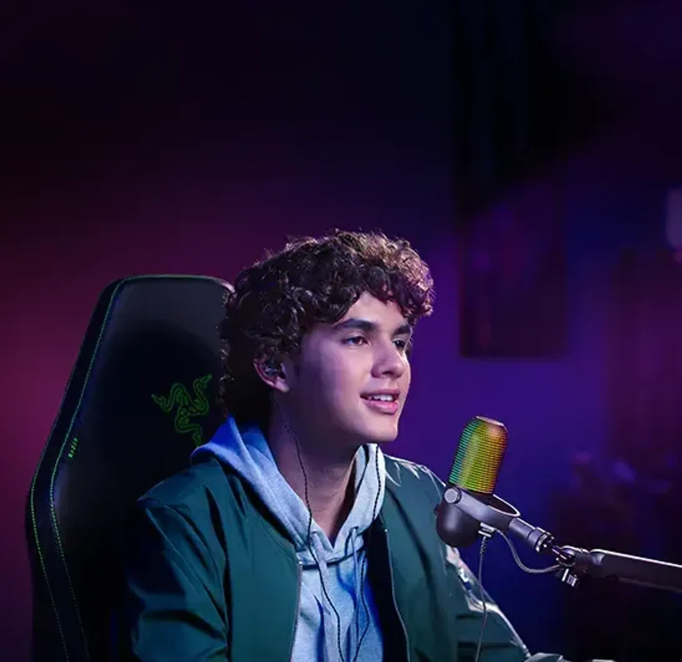 Razer Seiren v3 Chroma microphone demonstrating reactive lighting for streaming engagement